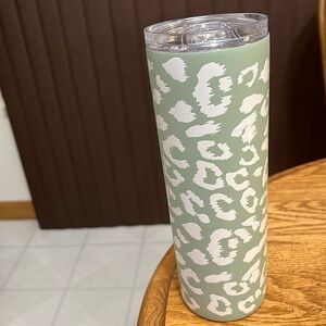 Stainless steel tumbler. never used. Very minor markings/scratches on bottom